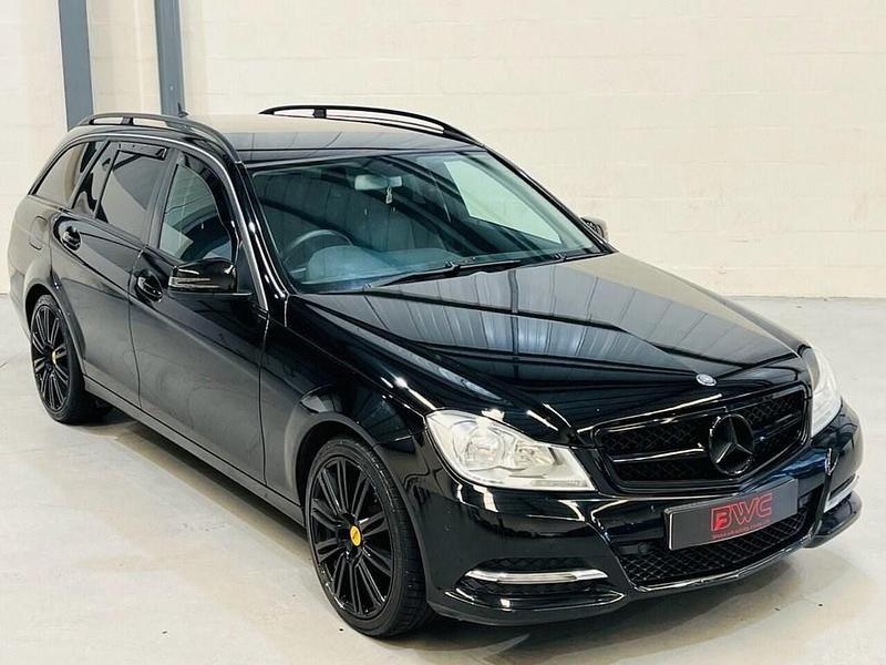 Begagnad Mercedes C220 Executive 2012 Svart Kombi