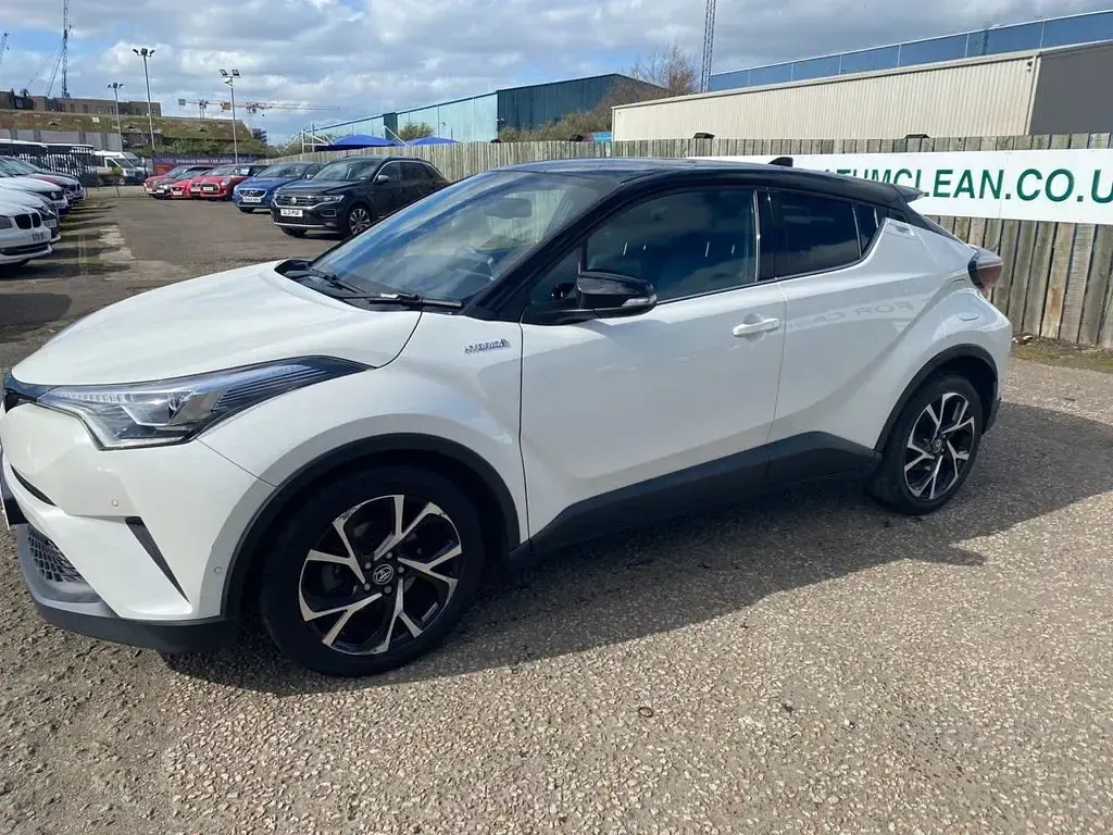 Used Toyota C-HR 122 HP (89 kW) 2018 White SUV
