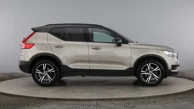Used Volvo XC40 R-Design 161 HP (118 kW) 2022 SUV