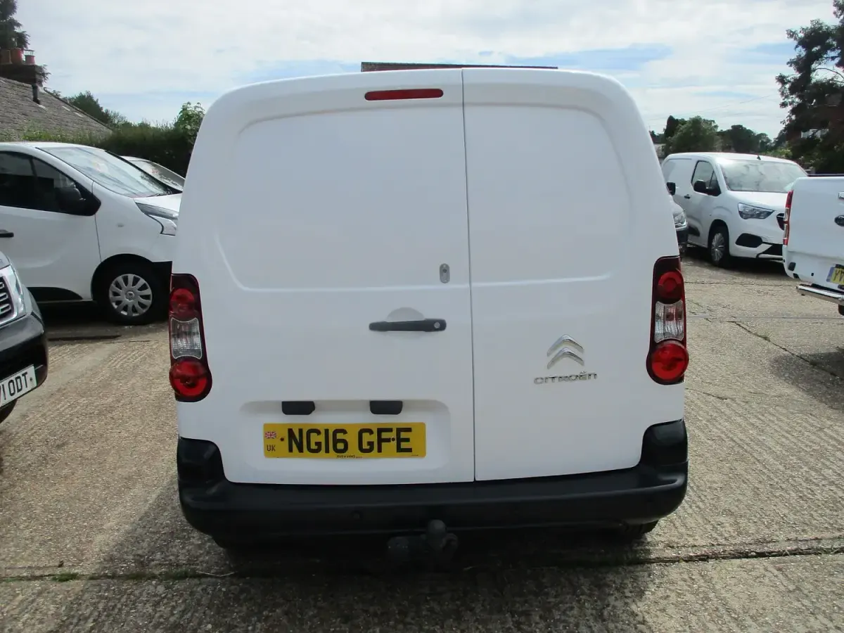 Used Citroën Berlingo 90 HP (66 kW) 2016 White MPV