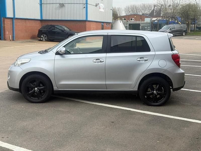 Used Toyota Urban Cruiser 90 HP (66 kW) 2012 Silver Hatchback