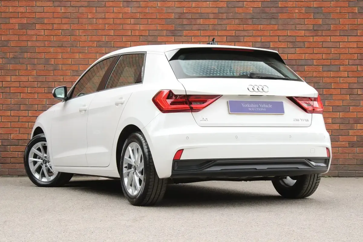 Used Audi A1 Sportback Sport 95 HP (69 kW) 2024 White Hatchback