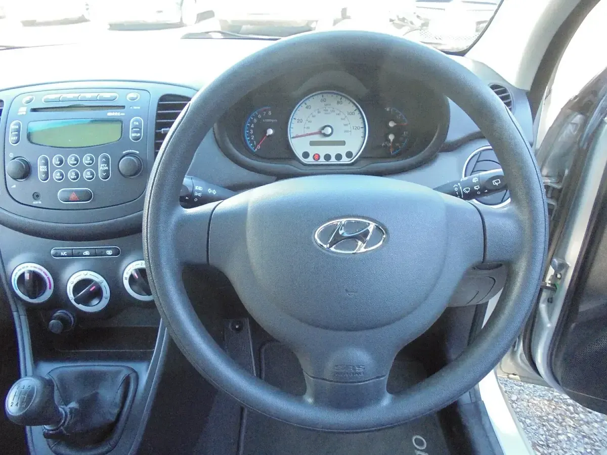Used Hyundai i10 Classic 78 HP (57 kW) 2010 Silver Hatchback