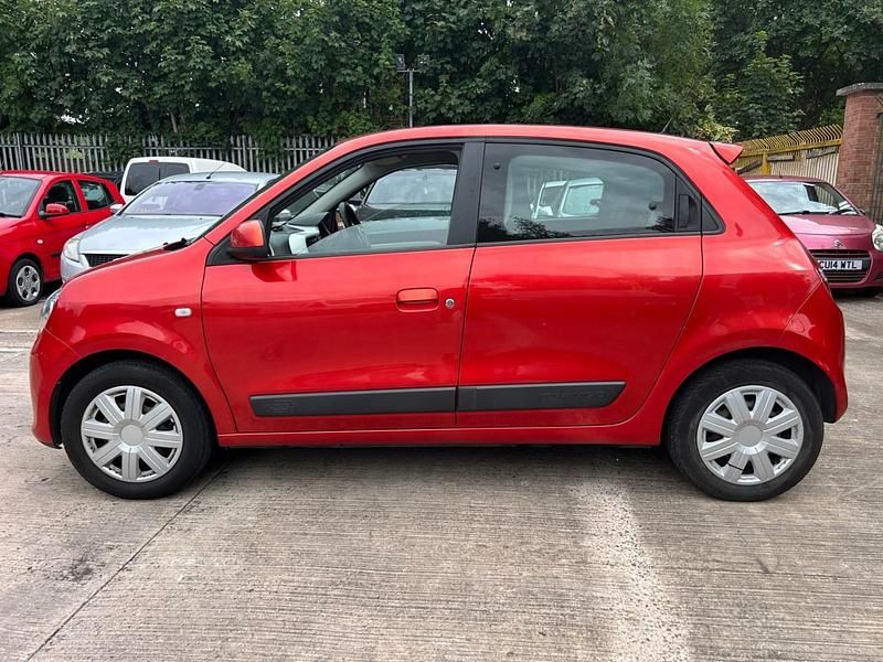 Used Renault Twingo Play 2016 Red Hatchback