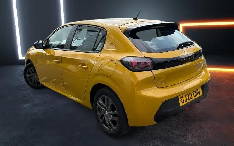 Używany Peugeot 208 Active Premium 75 KM (55 kW) 2022 Hatchback
