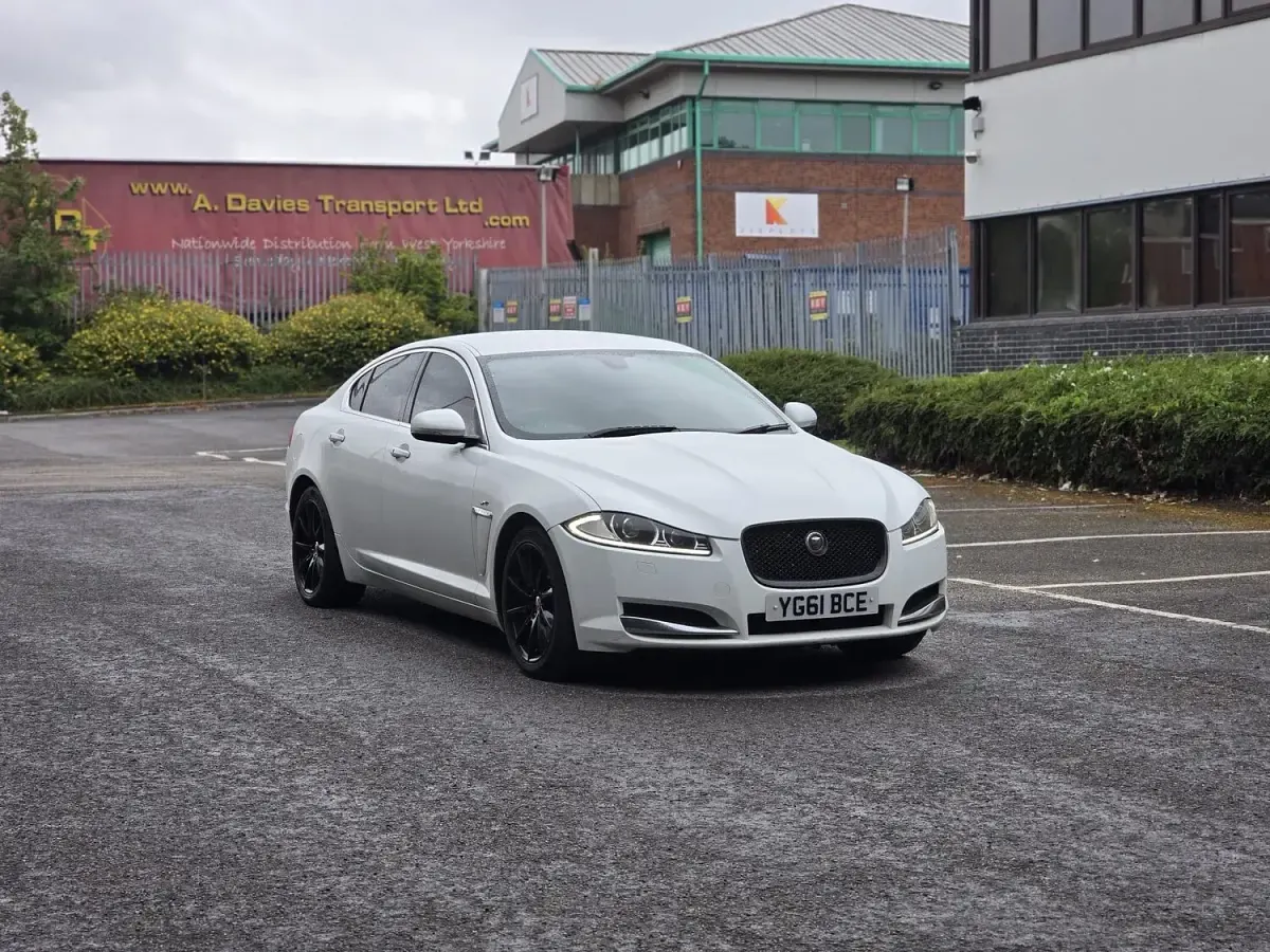 Used Jaguar XF Premium Luxury 190 HP (139 kW) 2011 White Sedan