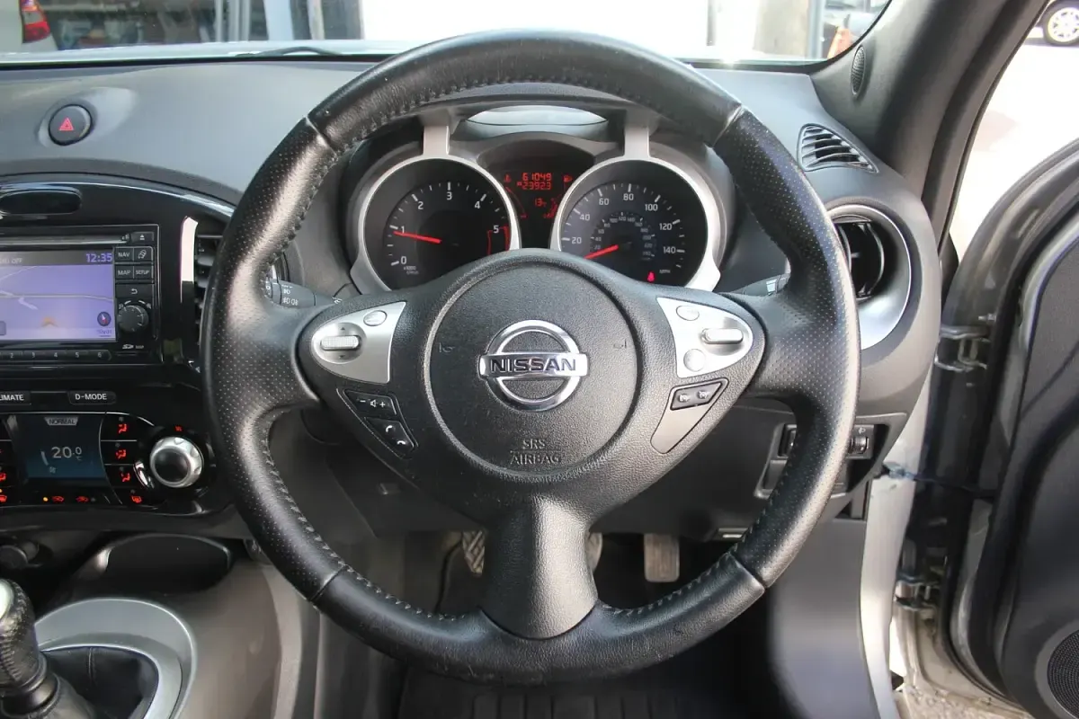 Used Nissan Juke Tekna 110 HP (80 kW) 2012 Silver SUV