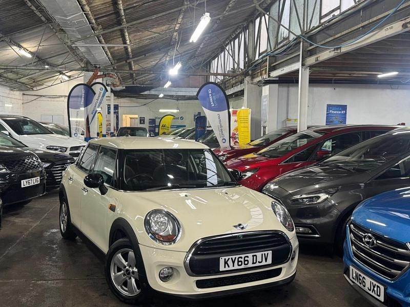 Used Mini ONE Hatch 102 HP (75 kW) 2016 White Hatchback