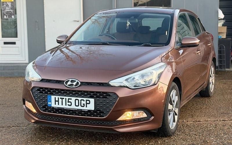 Used Hyundai i20 SE 101 HP (74 kW) 2015 Brown Hatchback