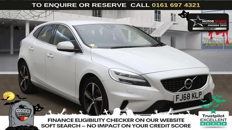 White Used 2018 Volvo V40 R-Design Estate | £8,940 (Fair price) - Image 1/3