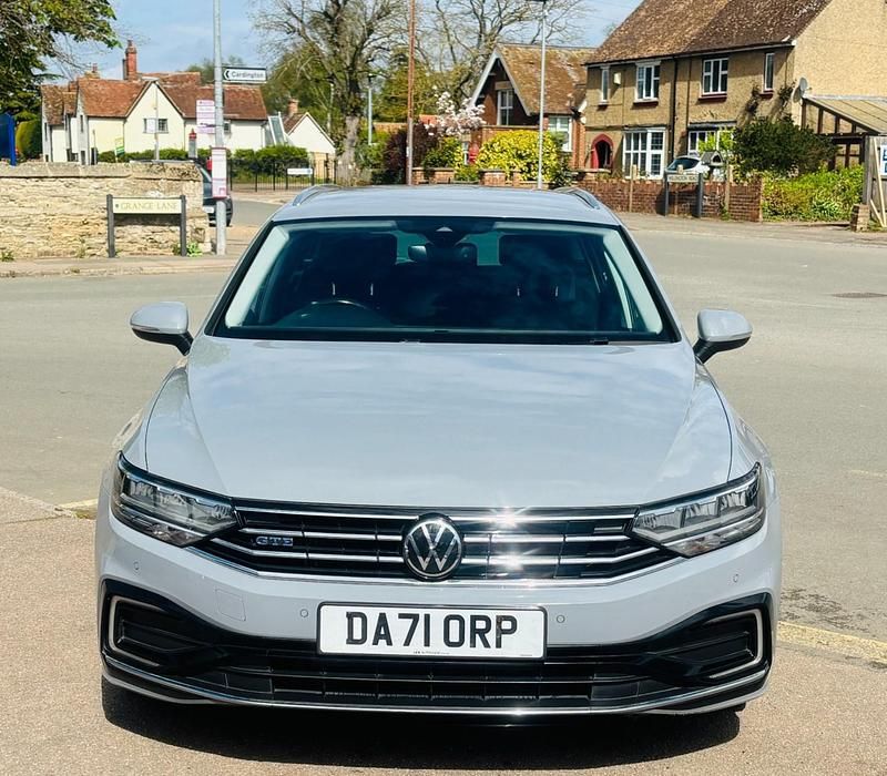 Used VW Passat GTE 218 HP (160 kW) 2021 Grey Estate