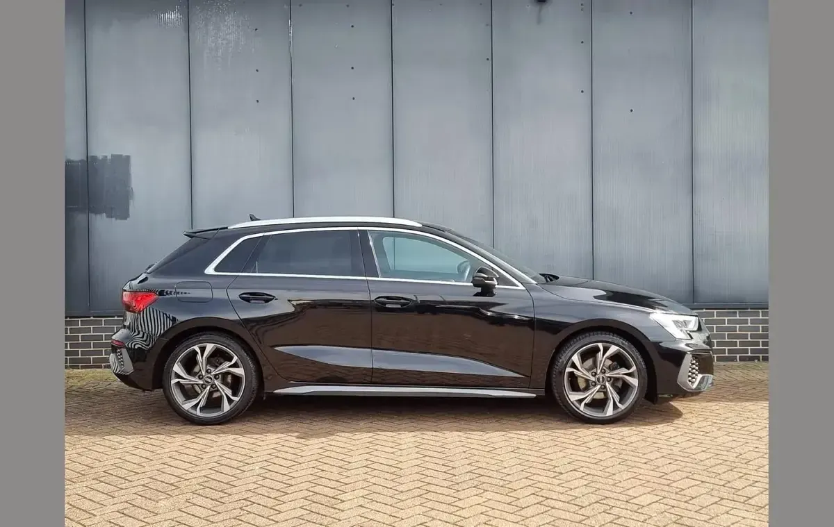 Begagnad Audi A3 S-Line 190 HK (139 kW) 2023 Svart Sedan