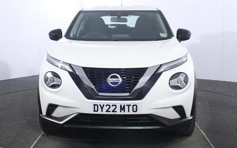 Używany Nissan Juke Acenta 114 KM (83 kW) 2022 Biały SUV