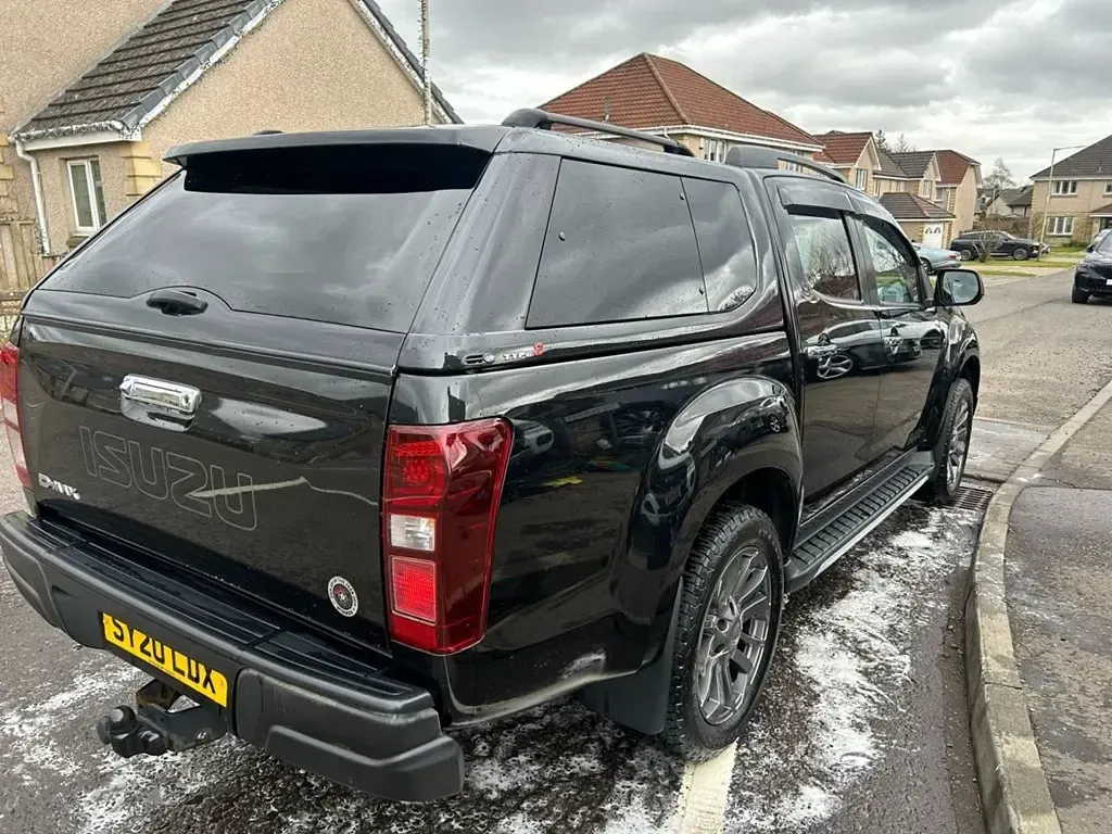 Begagnad Isuzu Pick up 164 HK (120 kW) 2020 Svart Pickup