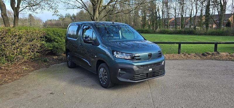New Peugeot Partner 131 HP (96 kW) 2026 Kiama blue MPV