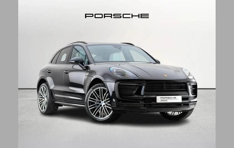 Used Porsche Macan 261 HP (191 kW) 2025 Black SUV