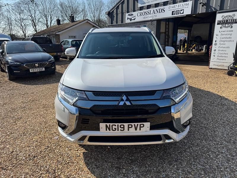 Used Mitsubishi Outlander P-HEV 2019 White Estate