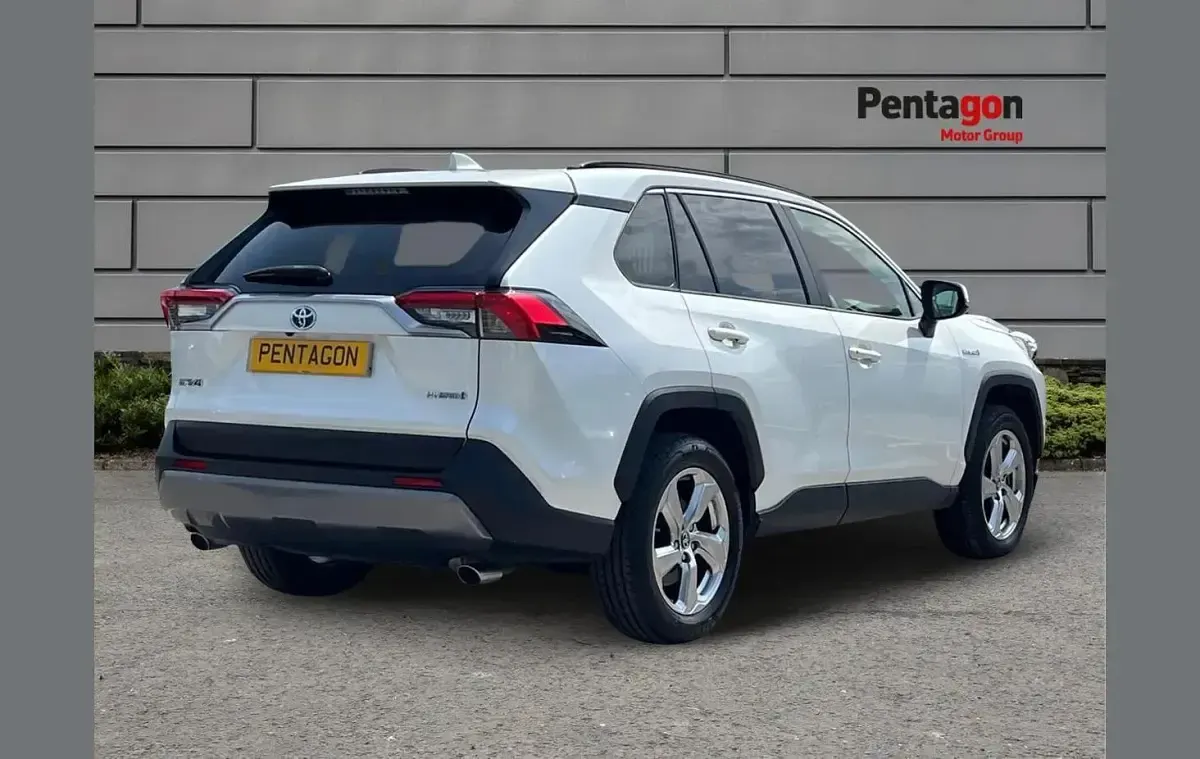 Used Toyota RAV4 Hybrid Design 214 HP (157 kW) 2019 White SUV