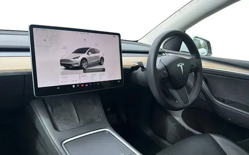 Used Tesla Model Y Long Range AWD 286 kW (389 HP) 2025 SUV