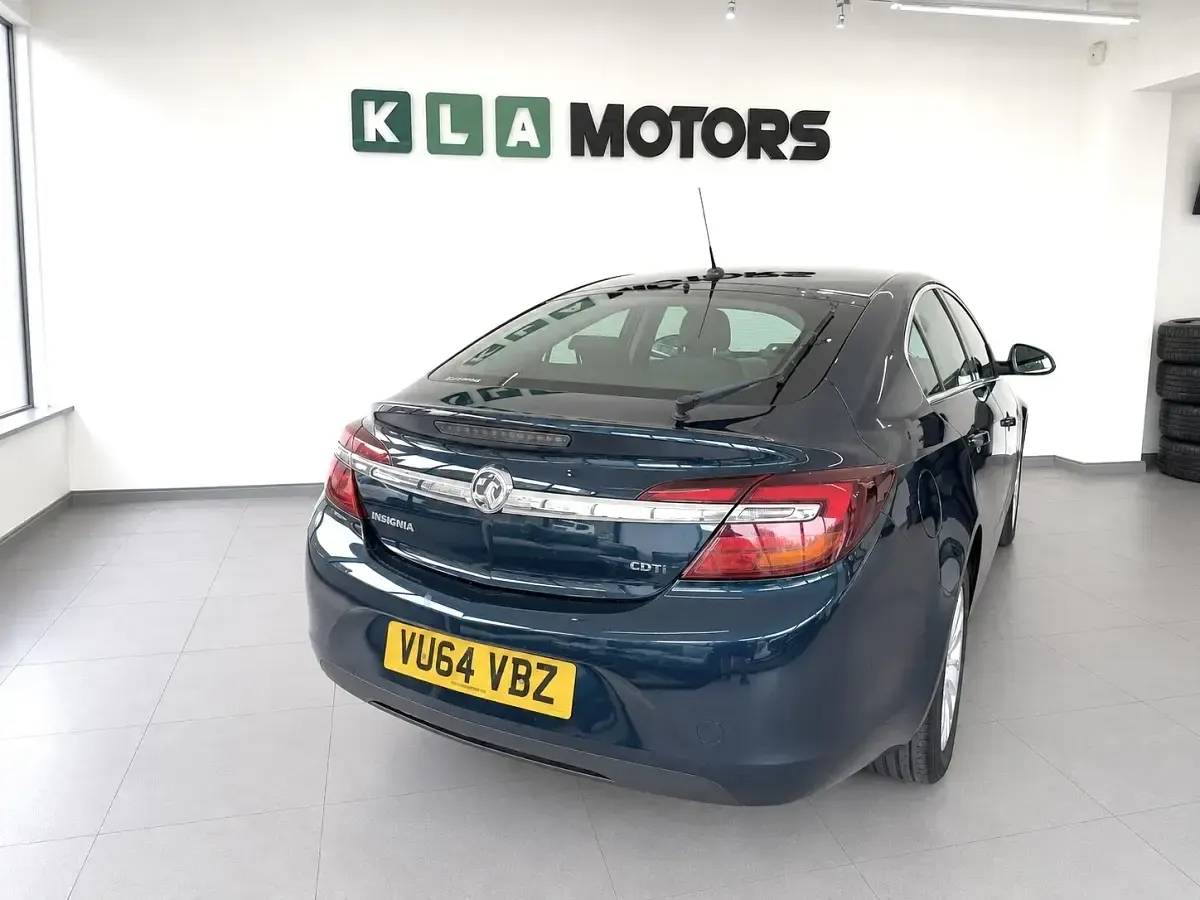 Used Vauxhall Insignia 163 HP (119 kW) 2015 Green Hatchback