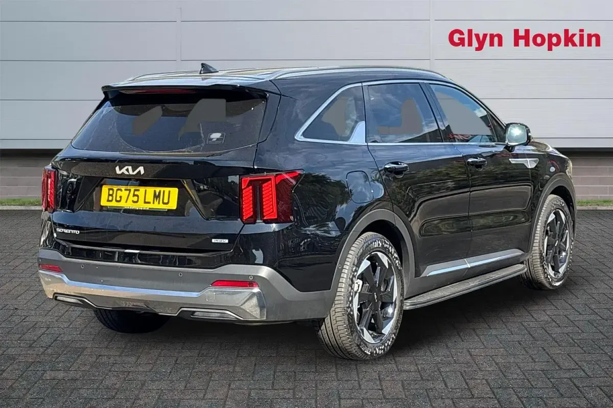 Used Kia Sorento 261 HP (191 kW) 2025 Black SUV