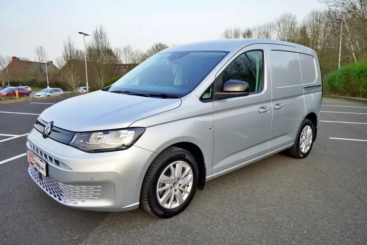Używany VW Caddy Pro 102 KM (75 kW) 2023 Srebrny Minivan