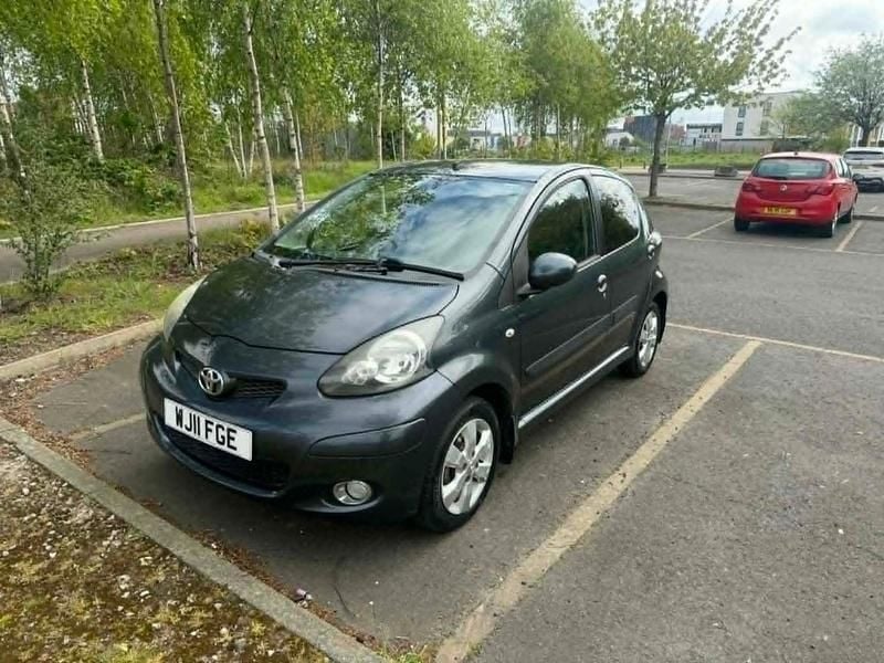Begagnad Toyota Aygo 68 HK (50 kW) 2011 Grå Halvkombi