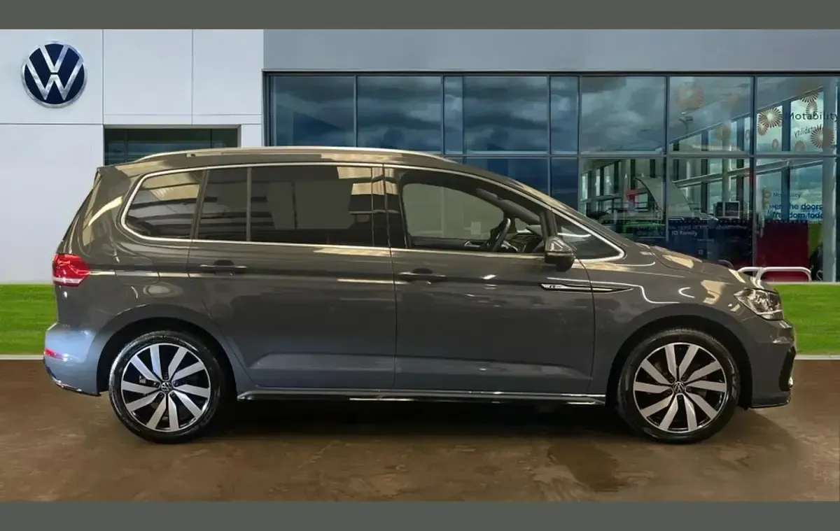 Used VW Touran R-line 150 HP (110 kW) 2025 Grey MPV