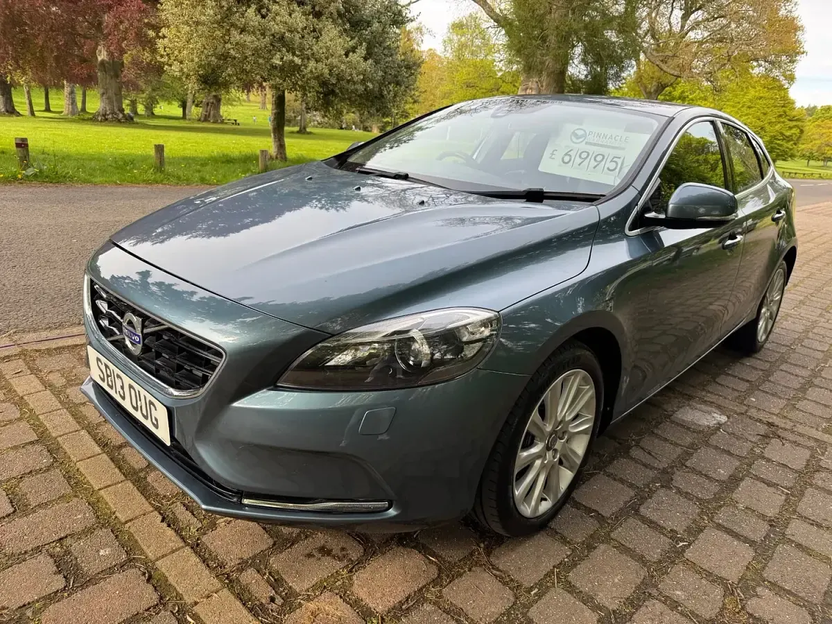 Used Volvo V40 SE Lux 2013 Blue Hatchback
