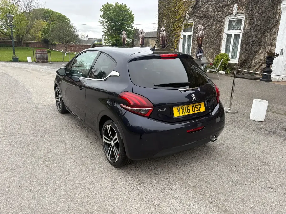 Gebraucht Peugeot 208 GT-line 110 PS (80 kW) 2016 Blau Kleinwagen