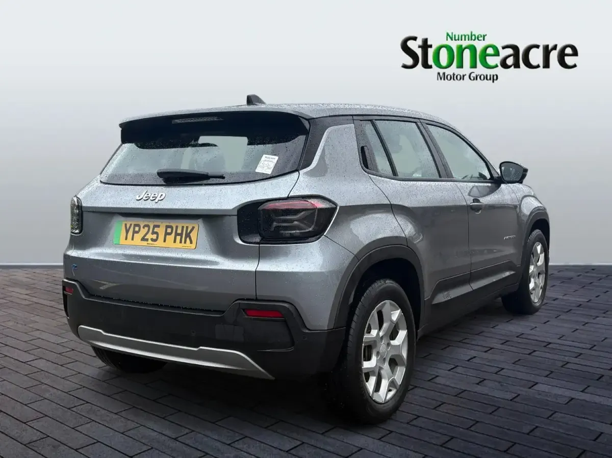 Usado Jeep Avenger Altitude 114 kW (156 HP) 2025 Cinzento SUV