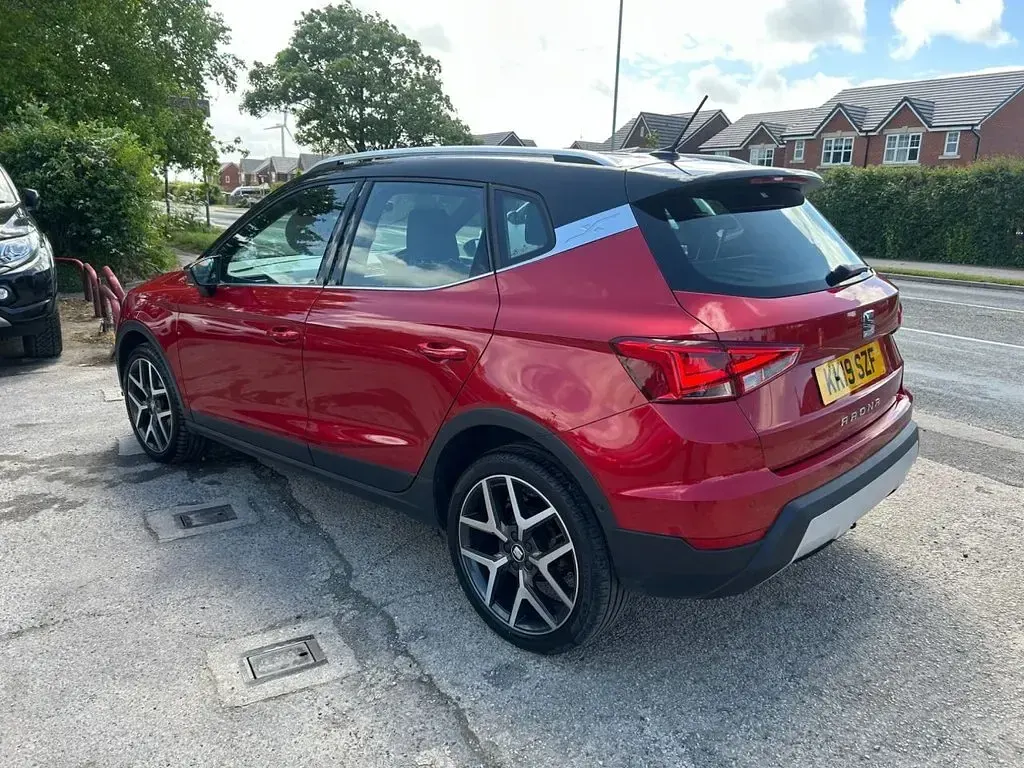 Usado Seat Arona XCELLENCE Lux 115 CV (84 kW) 2019 Rojo SUV