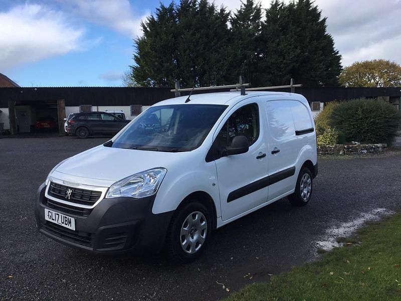 Used Peugeot Partner 2017 White MPV