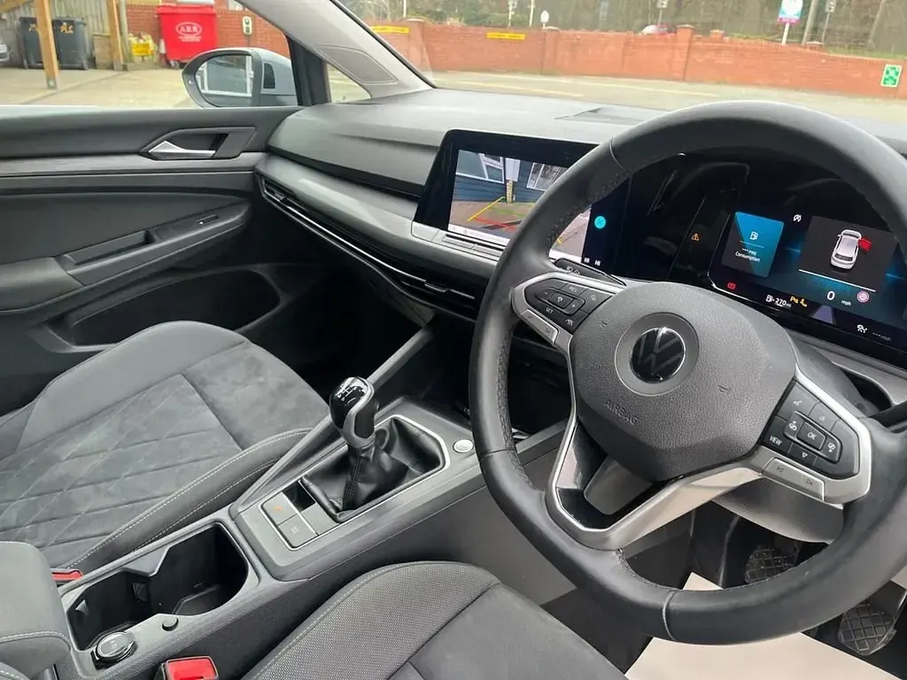 Second-hand VW Golf VII Style 150 CP (110 kW) 2020 Gri Hatchback