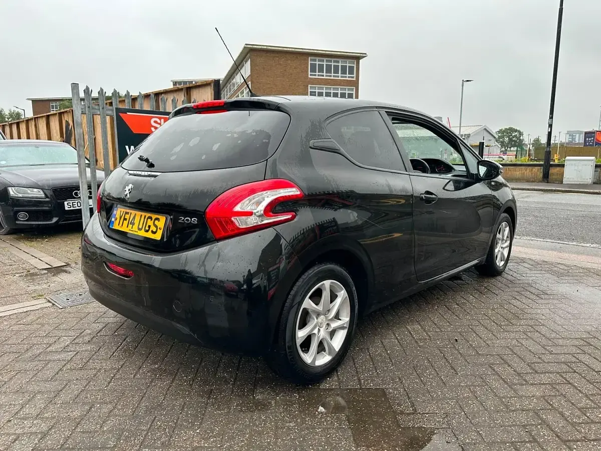 Used Peugeot 208 Style 82 HP (60 kW) 2014 Black Hatchback