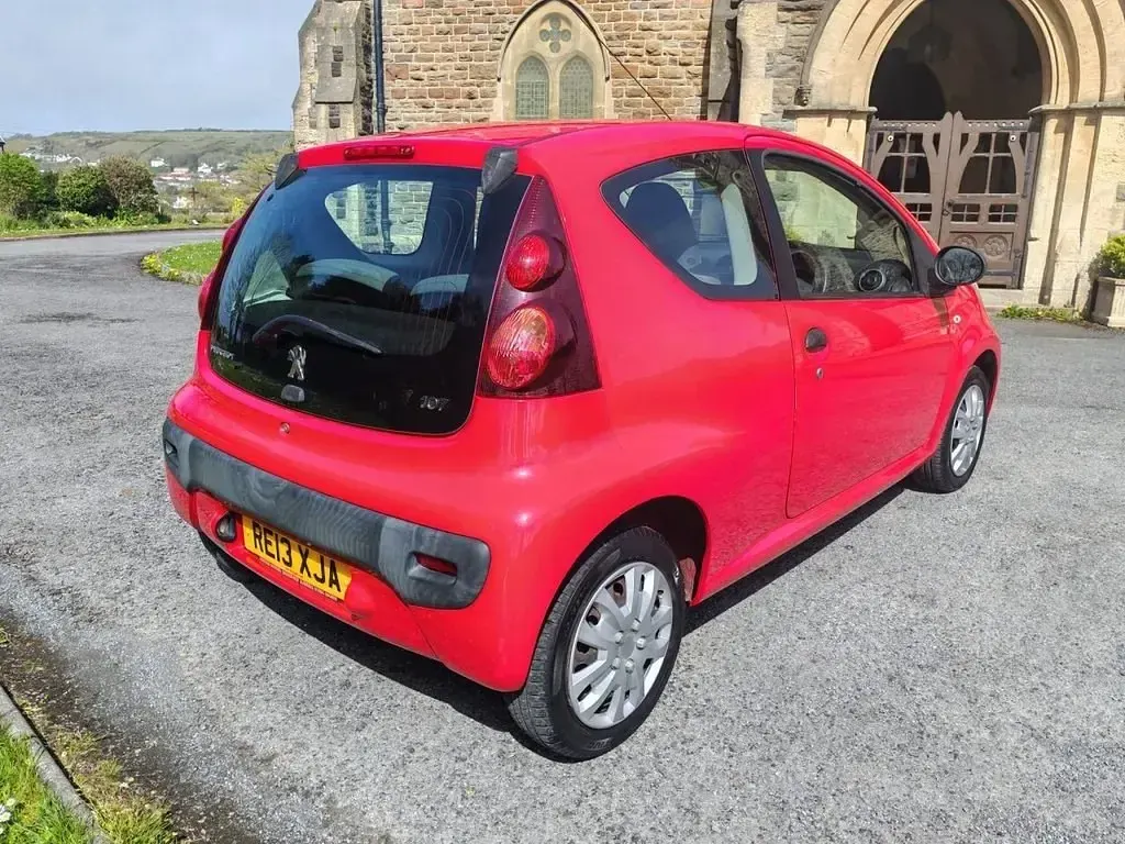 Second-hand Peugeot 107 Access 68 CP (50 kW) 2013 Roșu Hatchback
