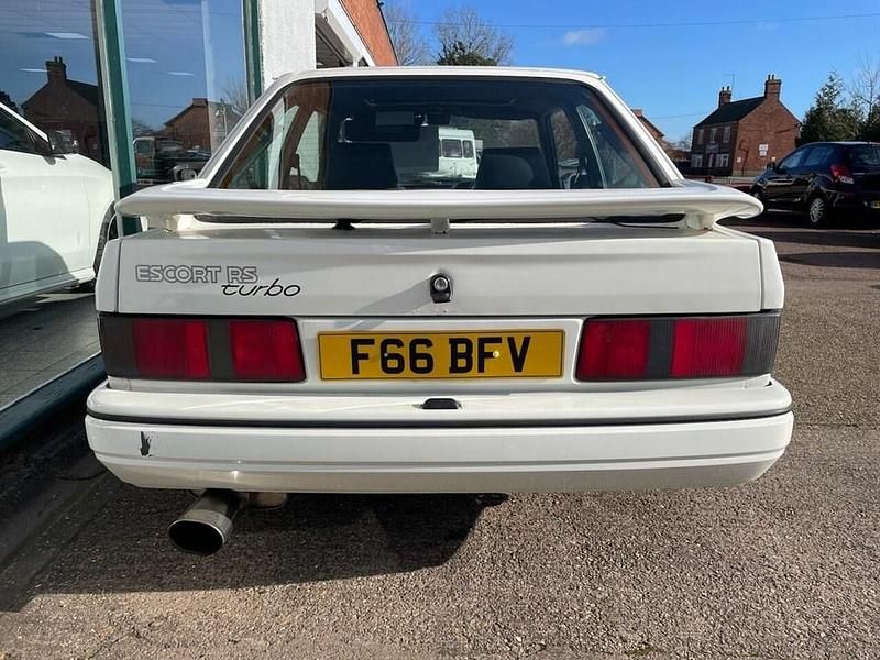 Used Ford Escort RS 132 HP (97 kW) 1989 White Hatchback