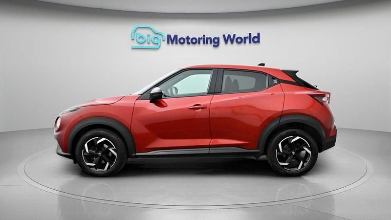 Used Nissan Juke N-Connecta 114 HP (83 kW) 2023 Red SUV