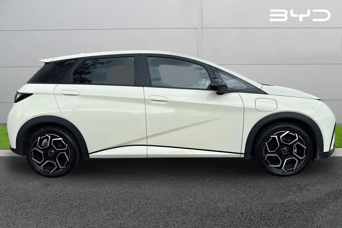 Used BYD Dolphin Boost 130 kW (177 HP) 2025 White Hatchback
