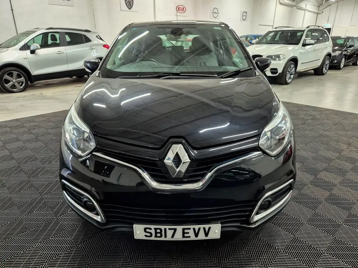 Usado Renault Captur Dynamique 90 CV (66 kW) 2017 Negro SUV