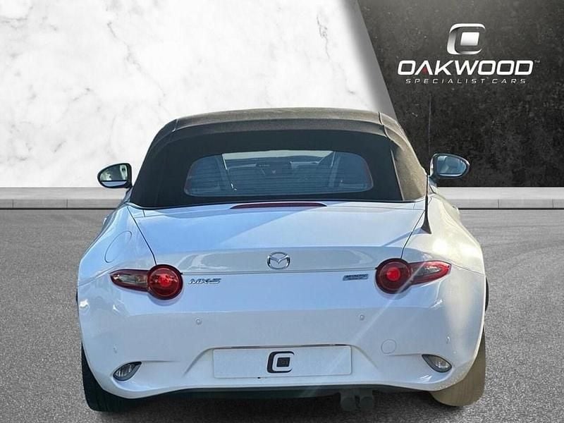 Used Mazda MX5 Inclusive 132 HP (97 kW) 2019 White Cabriolet