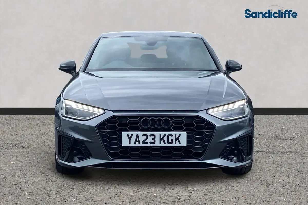 Begagnad Audi A4 Black Edition 150 HK (110 kW) 2025 Grå Sedan