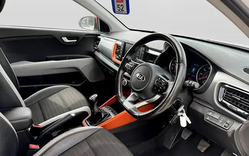Used Kia Stonic 120 HP (88 kW) 2019 White SUV