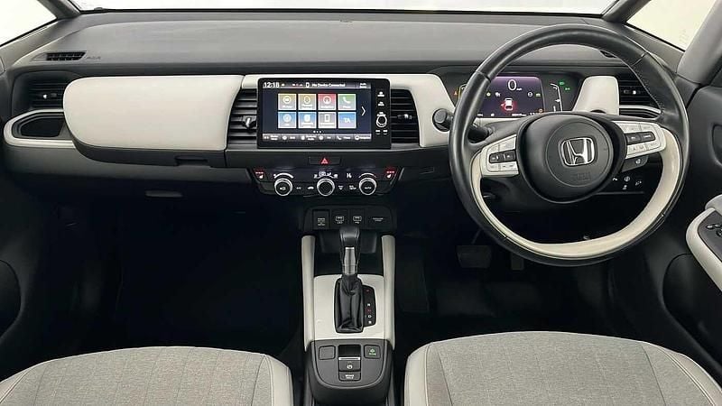 Used Honda Jazz Hybrid 109 HP (80 kW) 2021 Metallic shining grey Hatchback