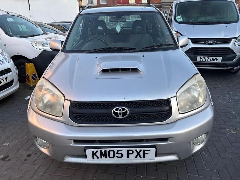 Usado Toyota RAV4 116 HP (85 kW) 2005 Prateado SUV