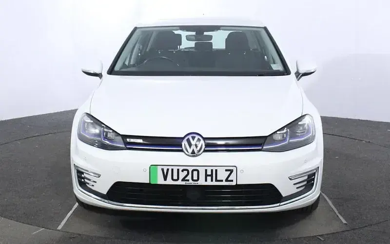 Begagnad VW e-Golf 100 kW (136 HK) 2019 Vit Halvkombi
