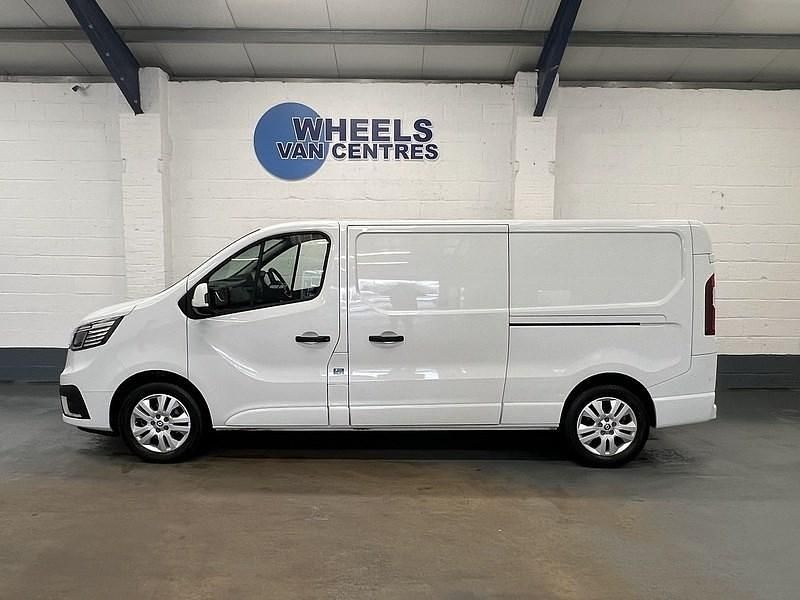 Begagnad Renault Trafic 2024 Vit Minibuss