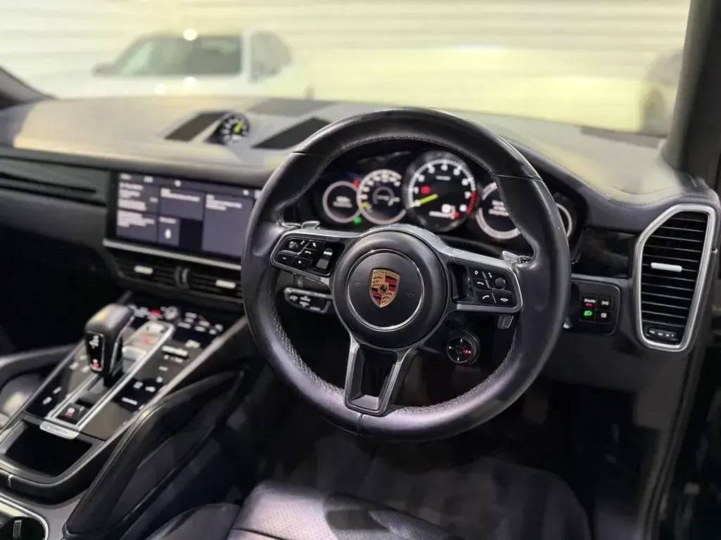Used Porsche Cayenne 462 HP (339 kW) 2020 Black SUV