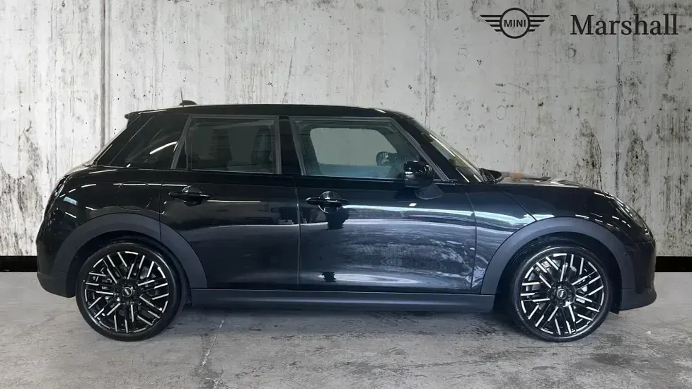 Used Mini Cooper Hatch 114 kW (156 HP) 2026 Black Hatchback