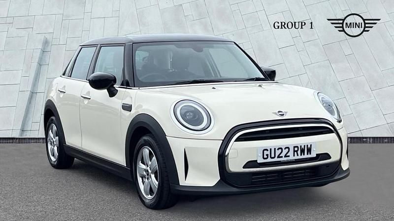 Used Mini Cooper Classic 136 HP (100 kW) 2022 Pepper white Hatchback